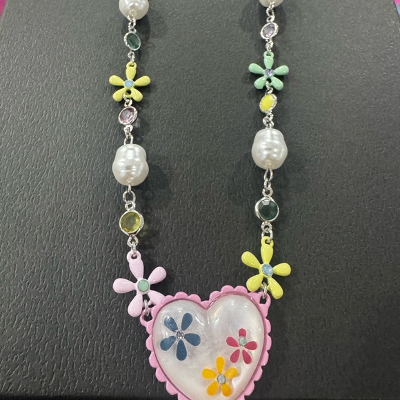 Floral Heart Pendant Necklace - Picture 4 of 6